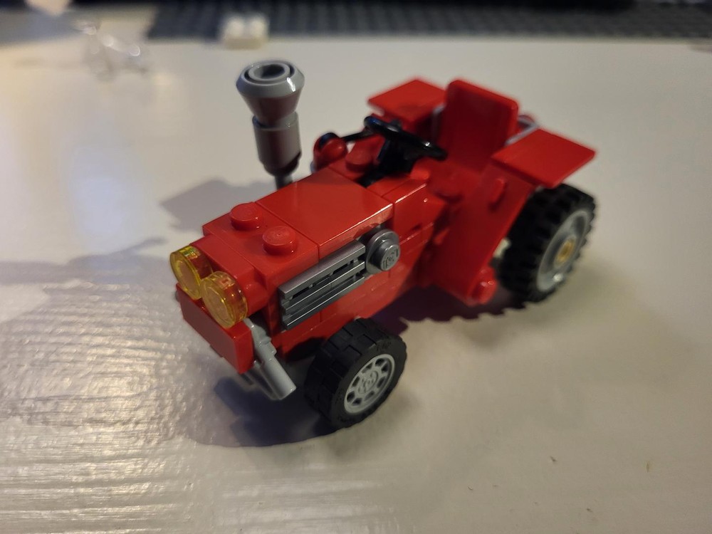 Lego simple red traktor