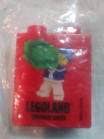 Lego Duplo, Brick 1 x 2 x 2 with LEGOLAND Discovery Center Minifigure with Green Gift 2015 Pattern / Red
