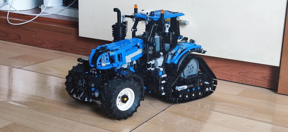 Lego New Holland T8 half track tractor (PF version) V2