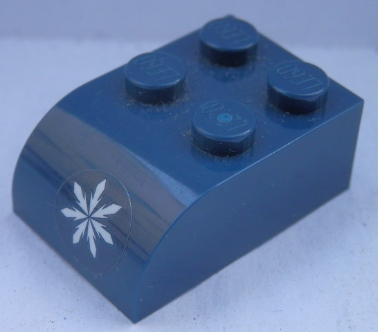 Lego Slope, Curved 3 x 2 with 4 Studs with White Snowflake on Dark Blue Background Pattern (Sticker) - Set 41321 / Dark Blue