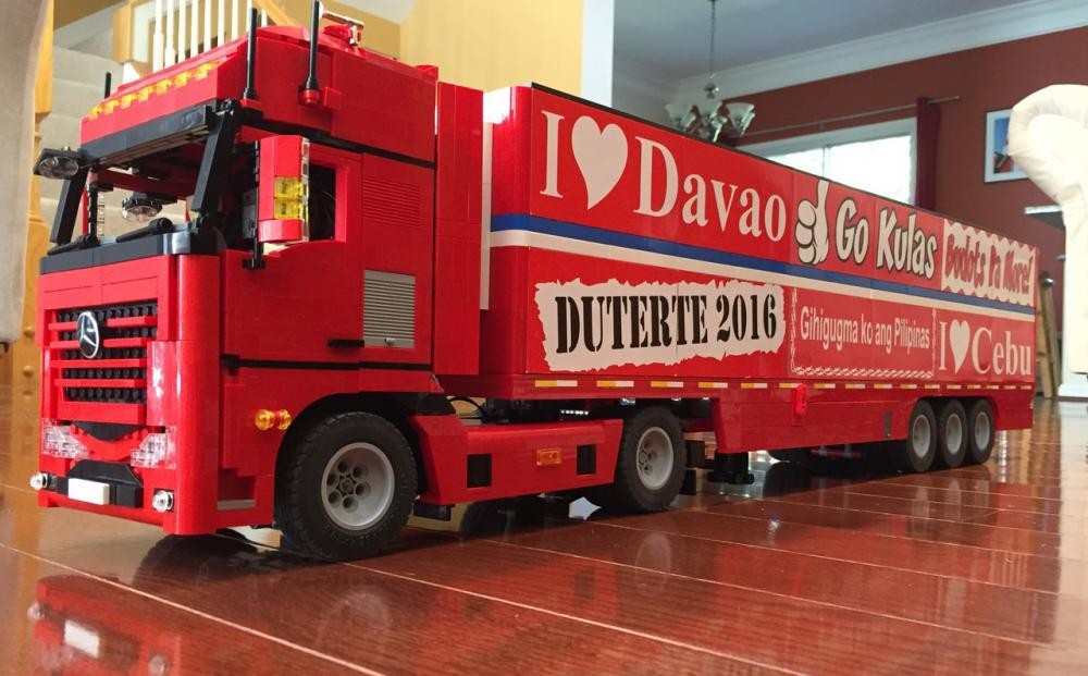 Lego Mercedes Actros 4 x 2 Semi Truck