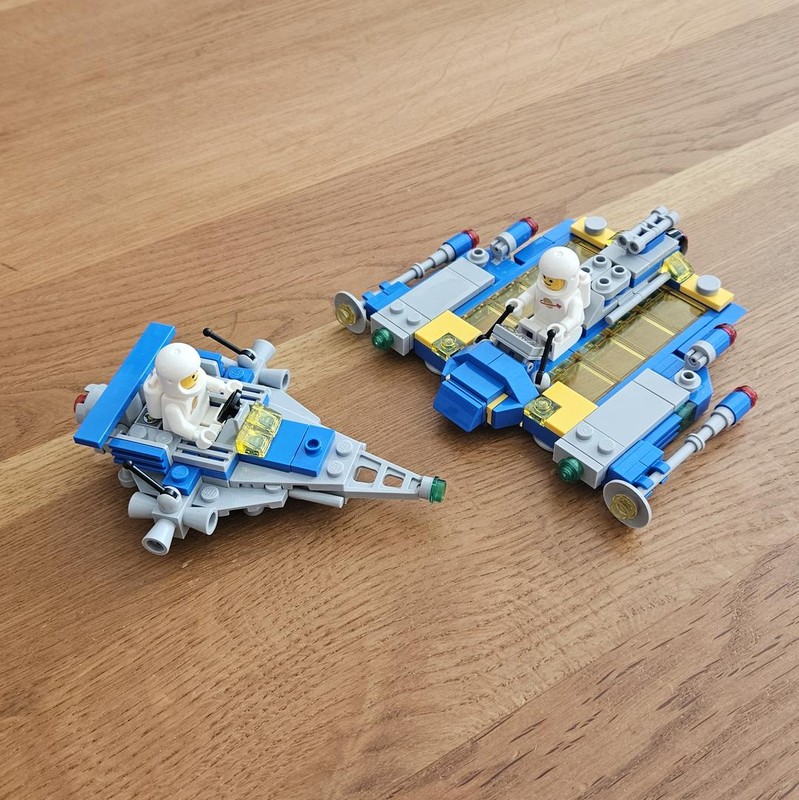 Lego 40712 Blue Flyer and Gray Scout
