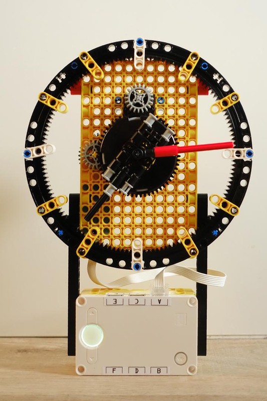 Lego Spike Prime clock with two hands (minutes and hours only) ONE motor - a free version