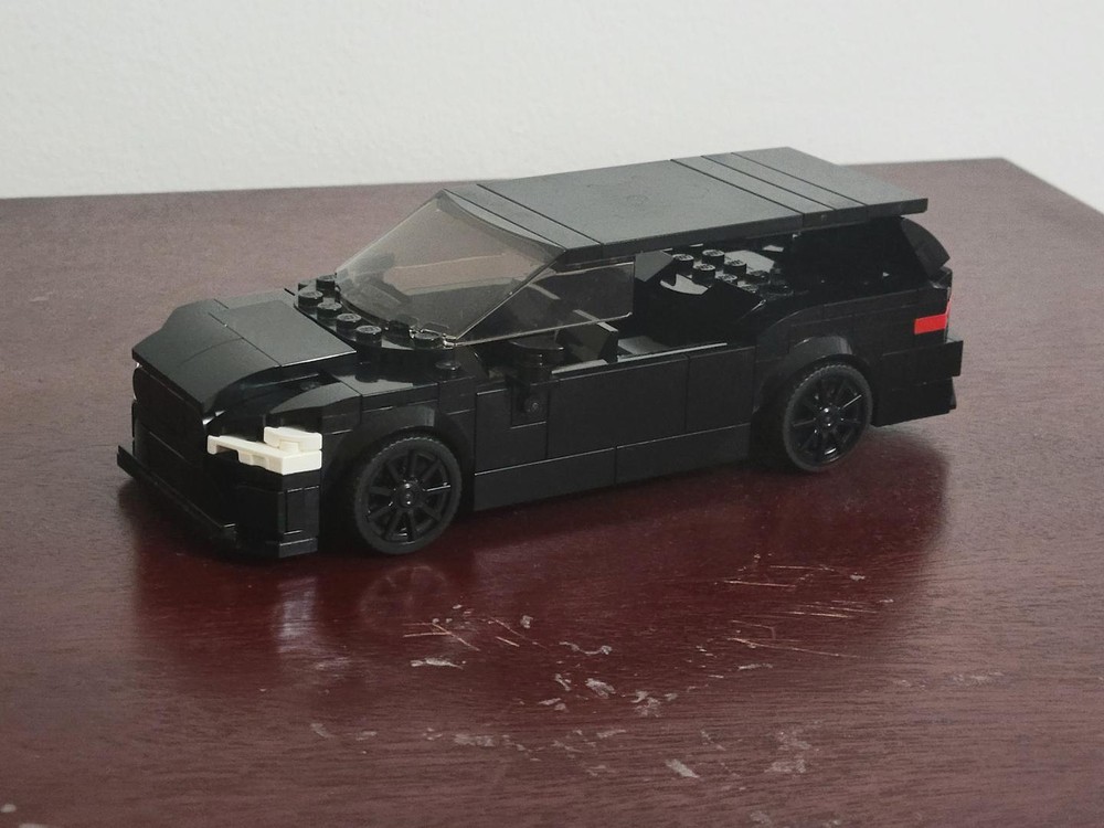 Lego BMW M5 Touring Hybrid V8