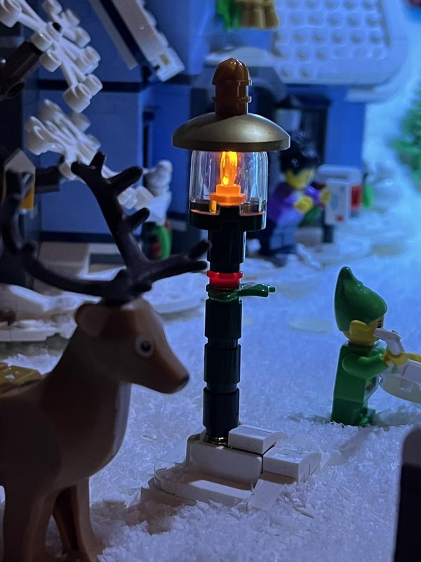 Lego Christmas streetlight