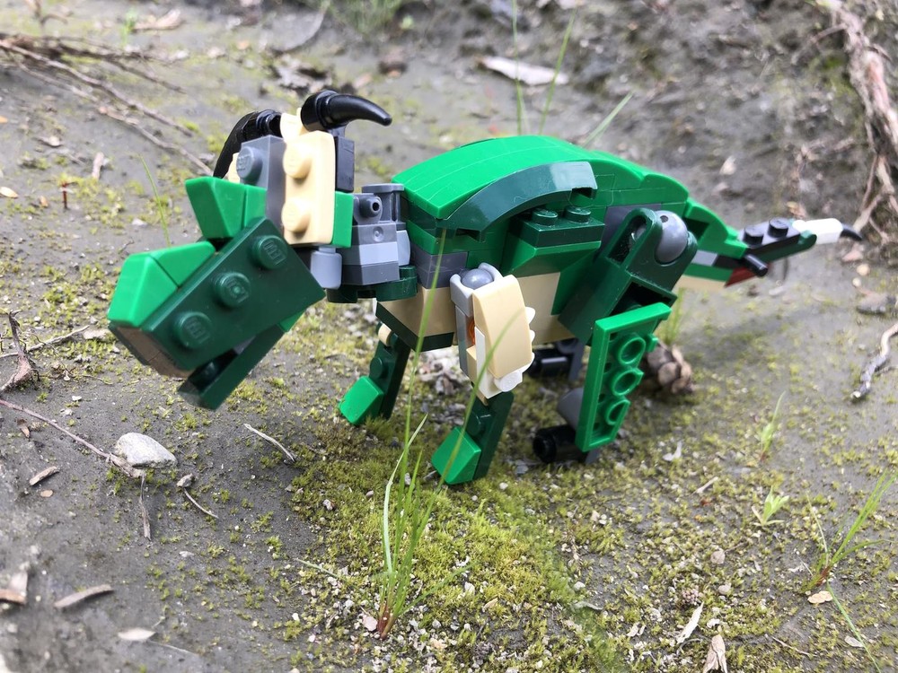 Lego pachyrhinosaurus lakustai