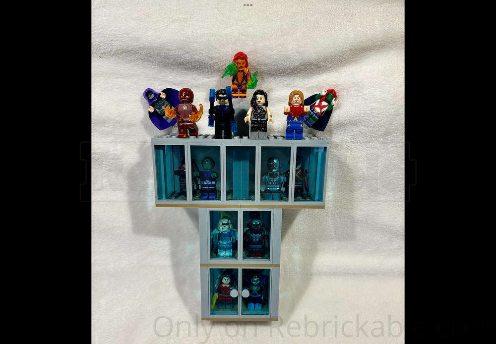 Lego Small Scale Titans Tower Minifigure Display Case