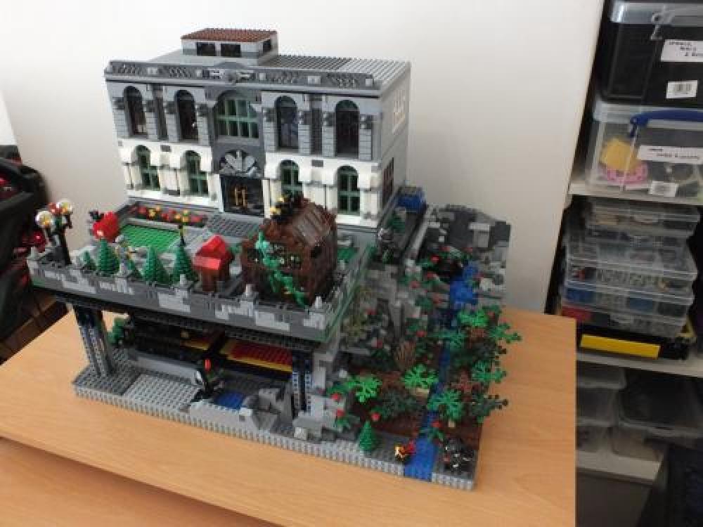 Lego Batman Batcave and Wayne Mansion with Power Functions