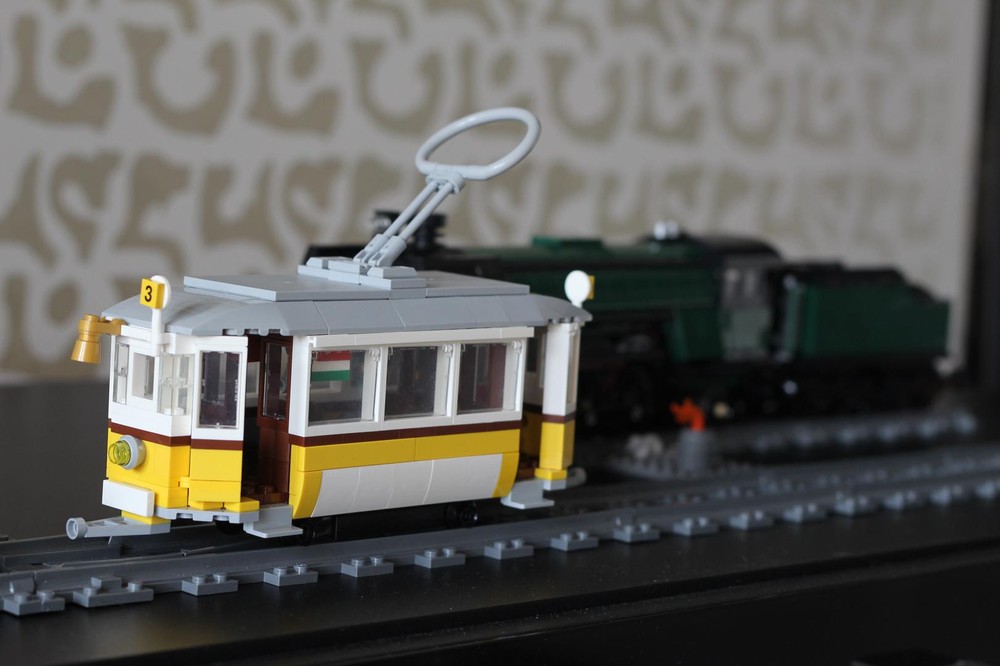 Lego Old Tram of Bodapest from the 1900s (BVV type)