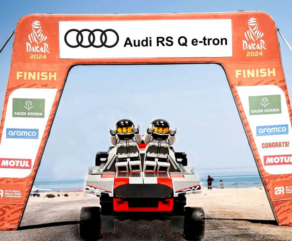 Lego 76921 Dakar 2024 winner Audi RS Q e-tron