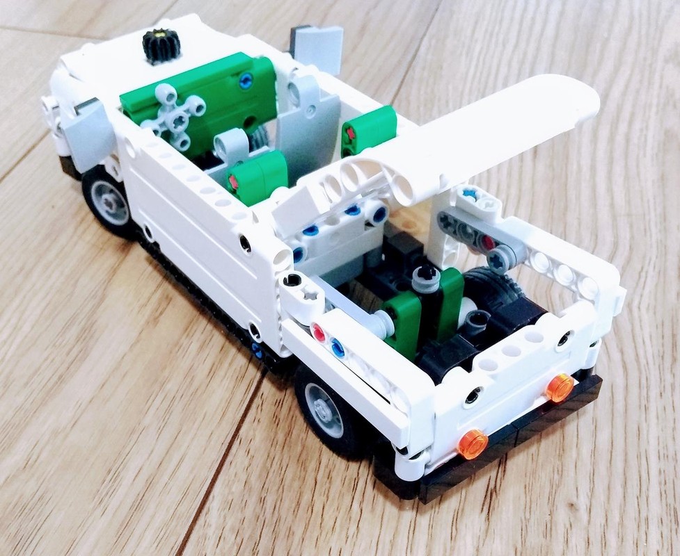 Lego 42167 Roofless Sedan
