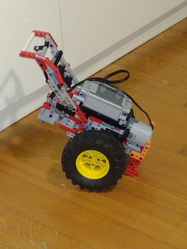 Lego Single axle tractor with gearbox and pto