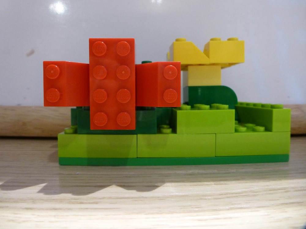 Lego Bush with flowers