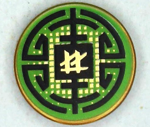 Lego Tile, Round 2 x 2 with Bottom Stud Holder with Black Circular Lines and Gold Squares on Green Background, Ninjago Logogram 'LL' Pattern / Pearl Gold