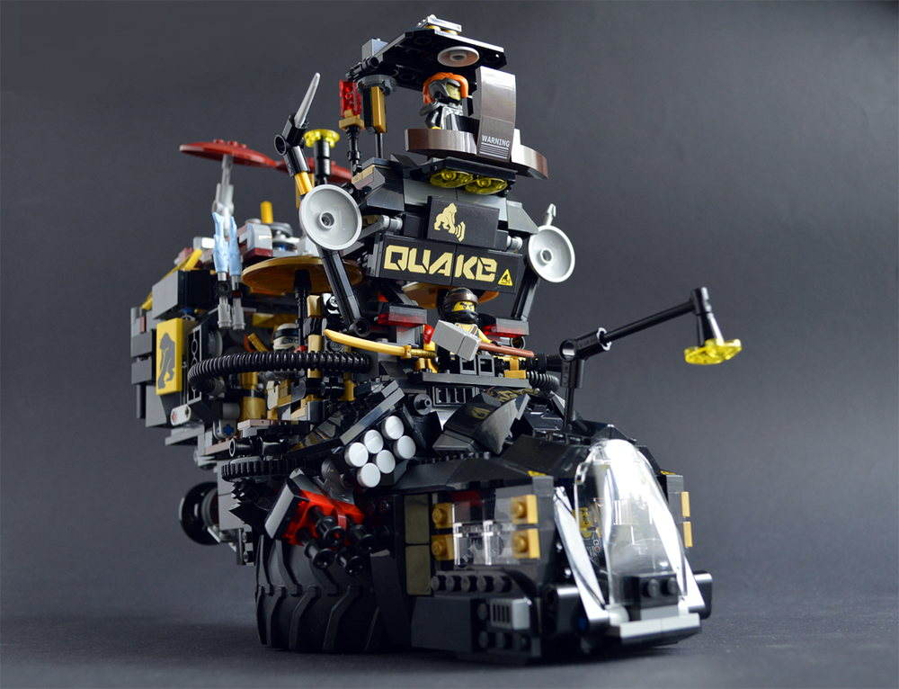 Lego Quake Bass Café