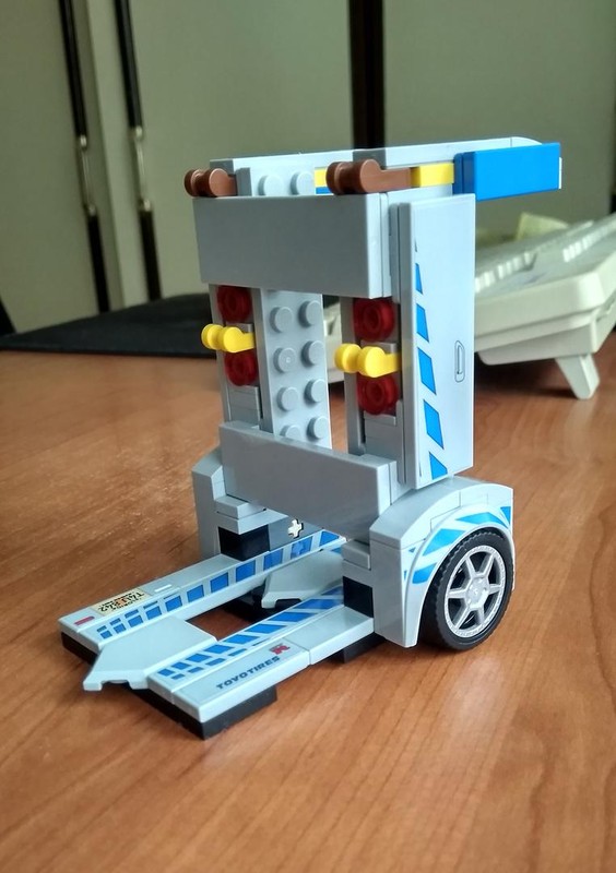 Lego Dolly skyline