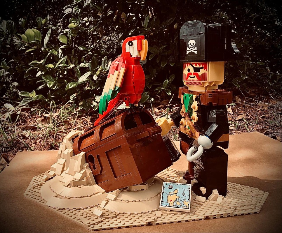 Lego Redbeard's Treasure Chest & More