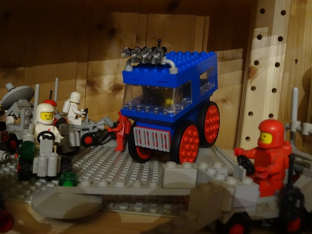 Lego Expedition vehicle