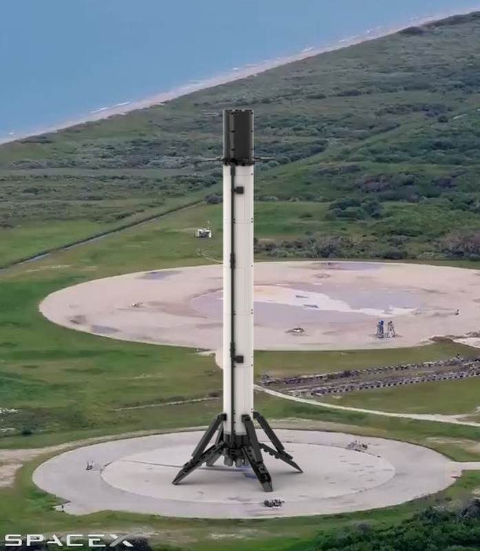 Lego 1:110 Scale SpaceX Falcon 9 First Stage