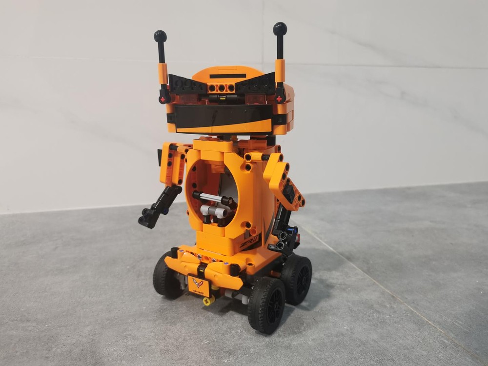 Lego Robot (Alternate Build of 42093)