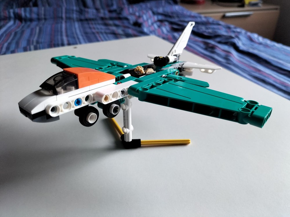 Lego 42117 a REALLY functional plane