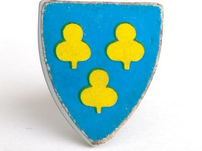 Lego Minifigure, Shield Triangular Short with 3 Yellow Trefoils on Blue Background Pattern (Sticker) - Sets 375 / 6075