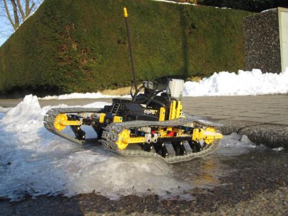 Lego Suspended LEGO Technic RC Subtractor Tank (Ripsaw)