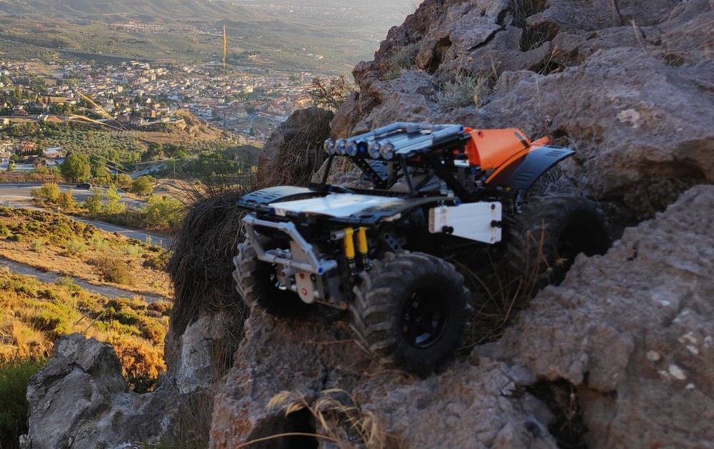 Lego Baja Trophy Truck Prerunner with BuWizz 2.0 and 4 BuWizz motors