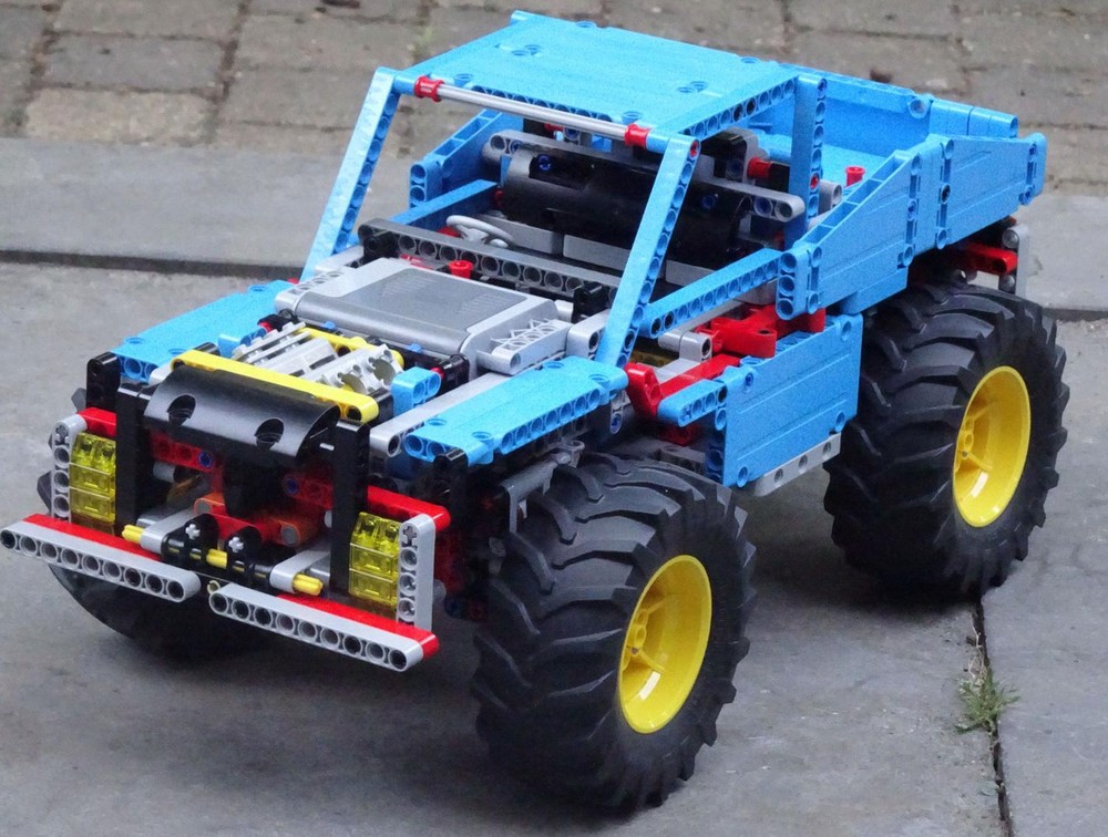 Lego Terrain vehicle with locking differentials