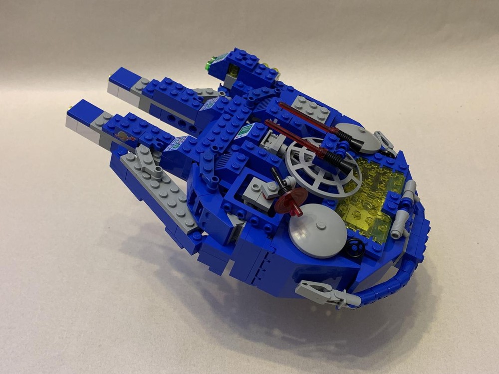 Lego Robot Command Millennium Falcon