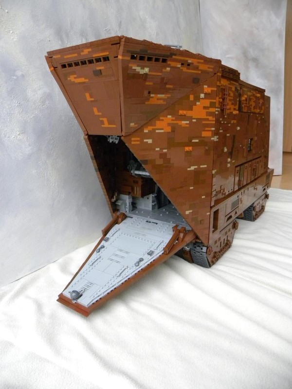 Lego SANDCRAWLER WITH FULL INTERIOR