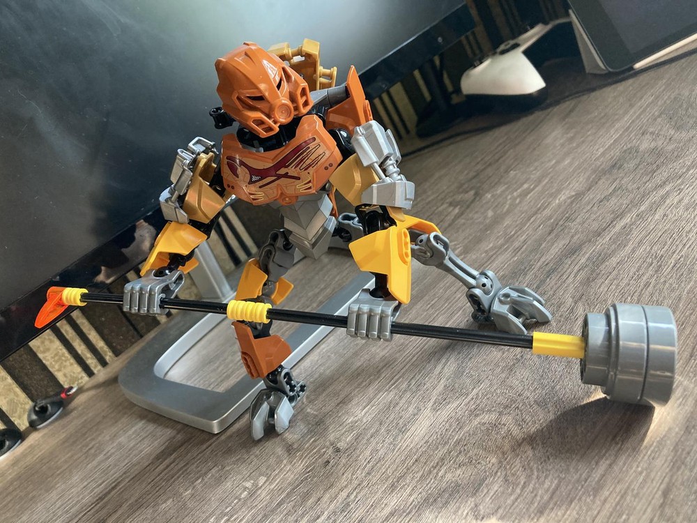 Lego Brown Guardian - custom Bionicle set