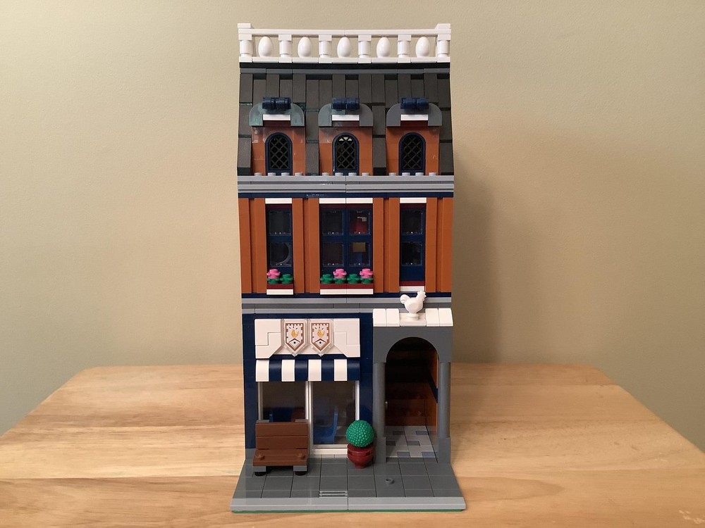 Lego Magic Chicken - Breakfast Cafe and Magic Shop
