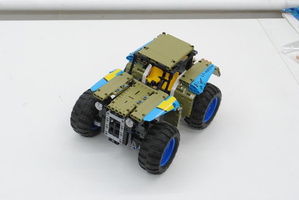 Lego Offroad trial car with "geared" suspension "Big Toad"