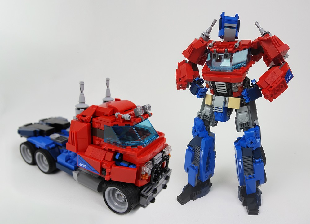 Lego Transforming Optimus Prime - G1 / Robots in Disguise inspired, with accessories