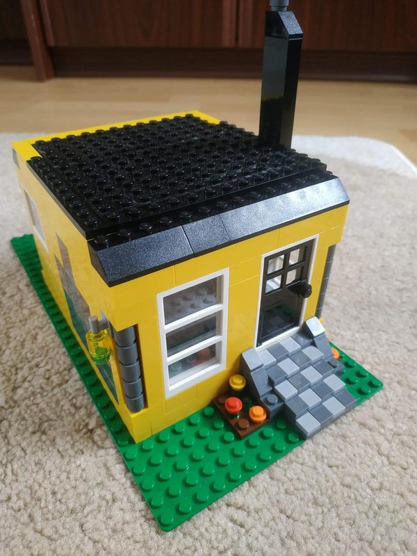 Lego Small house with hidden special function