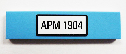 Lego Tile 1 x 4 with 'APM 1904' Pattern (Sticker) - Set 10219 / Maersk Blue