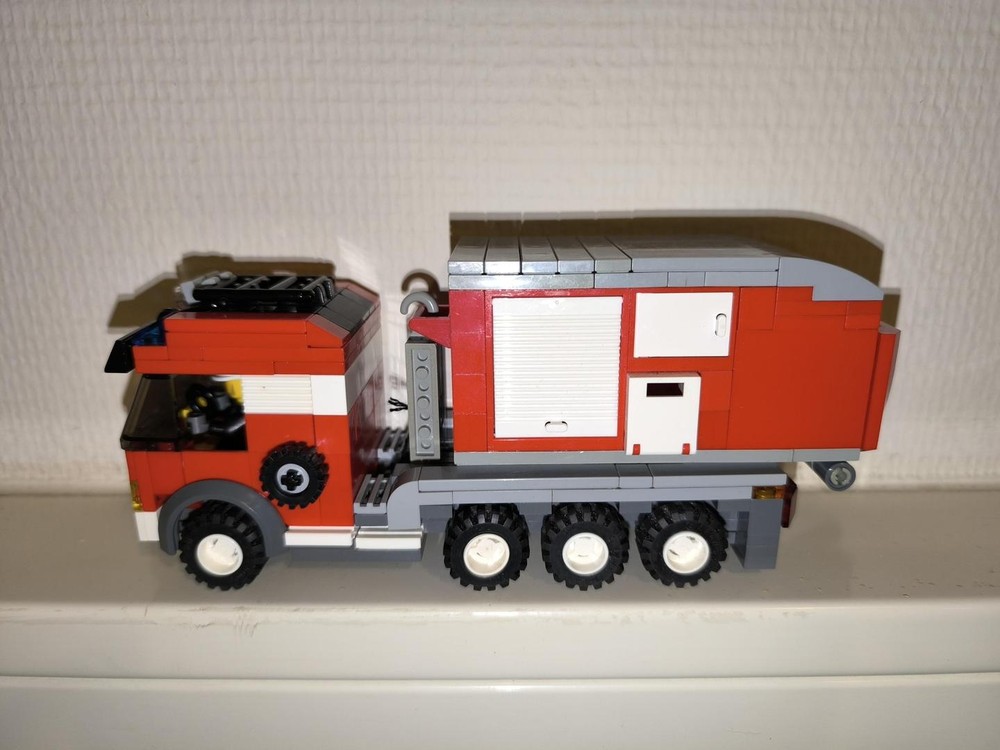 Lego firetruck with hook container system