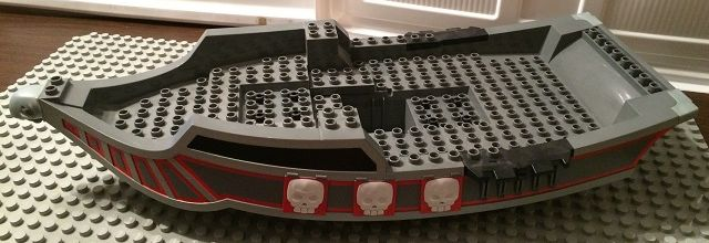 Lego Duplo Boat Hull 14 x 31, Top Section with Red Trim and White Skulls