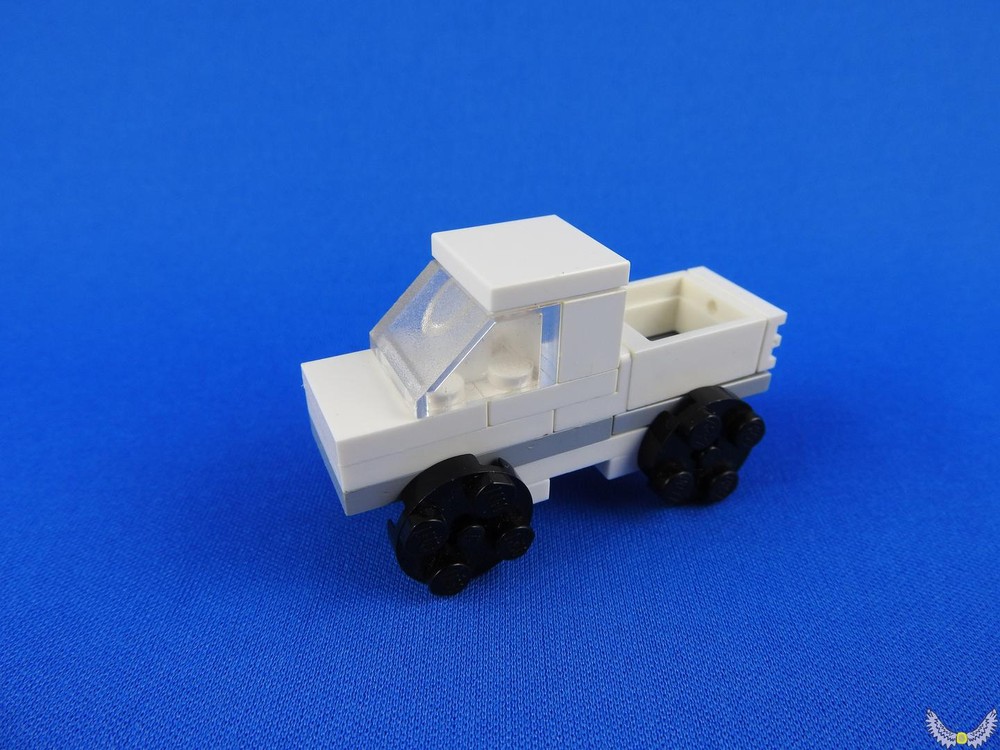 Lego White Pickup (20BricksChallenge)