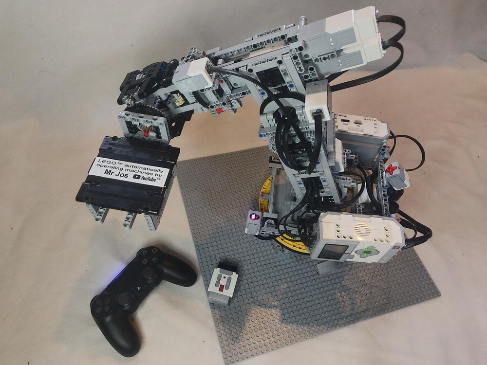 Lego 6 Degrees of Freedom (6DOF) Fully automatic robotic arm with inverse kinematics programmed