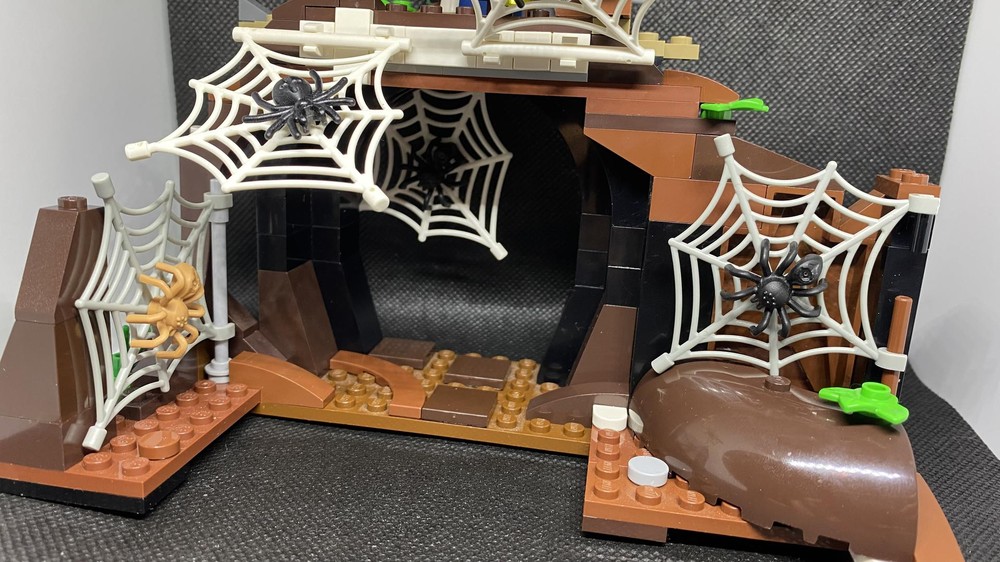 Lego Aragog's Lair