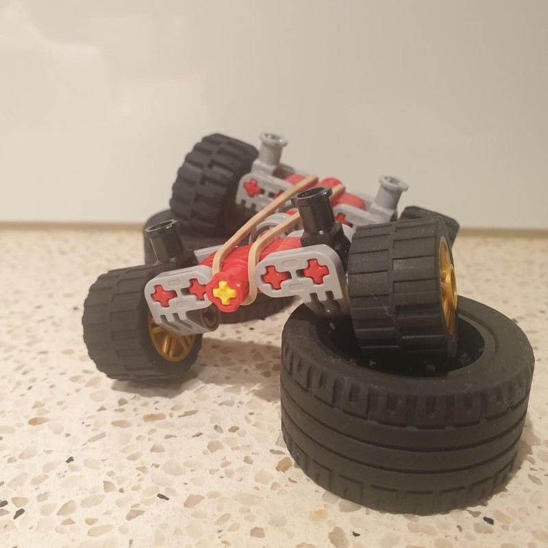Lego mini pendular suspension with rubberband