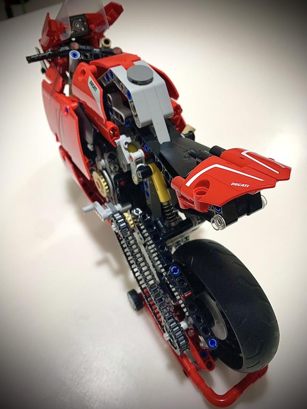 Lego 42107 Ducati Panigale seat redesign