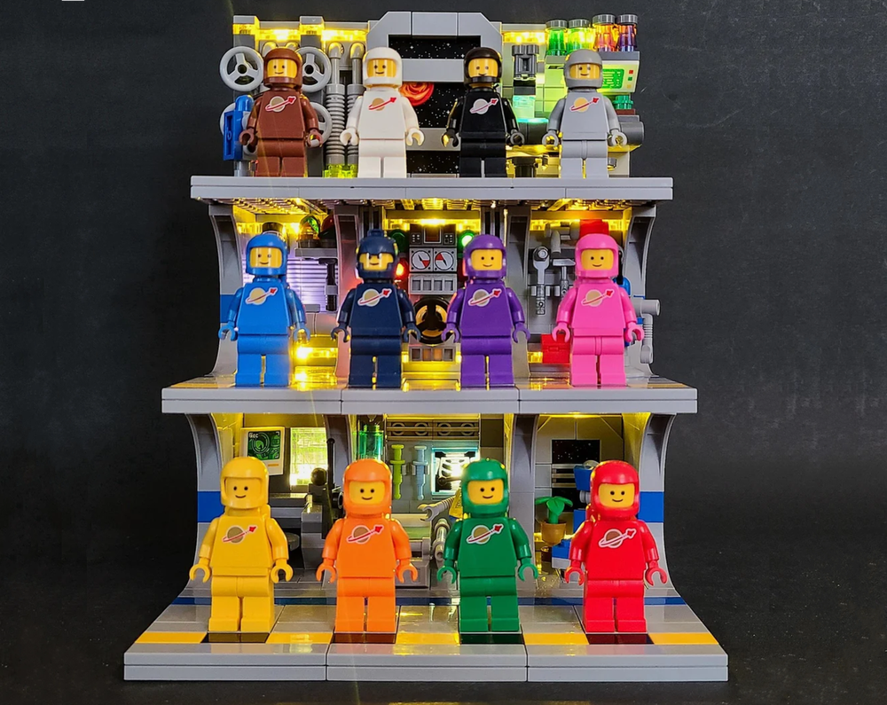Lego Classic Space Minifigure Extended Display MOC