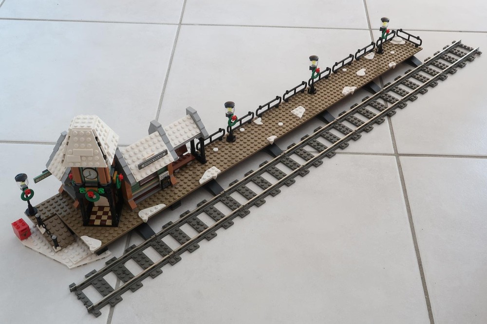 Lego 10259 Winter Village Station with long platform