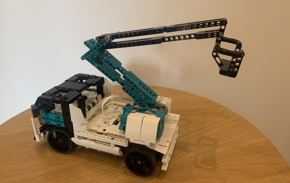 Lego Bucket Truck - Mindstorms Robot Inventor