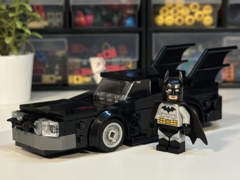 Lego Comic Batmobile (6 Wide)
