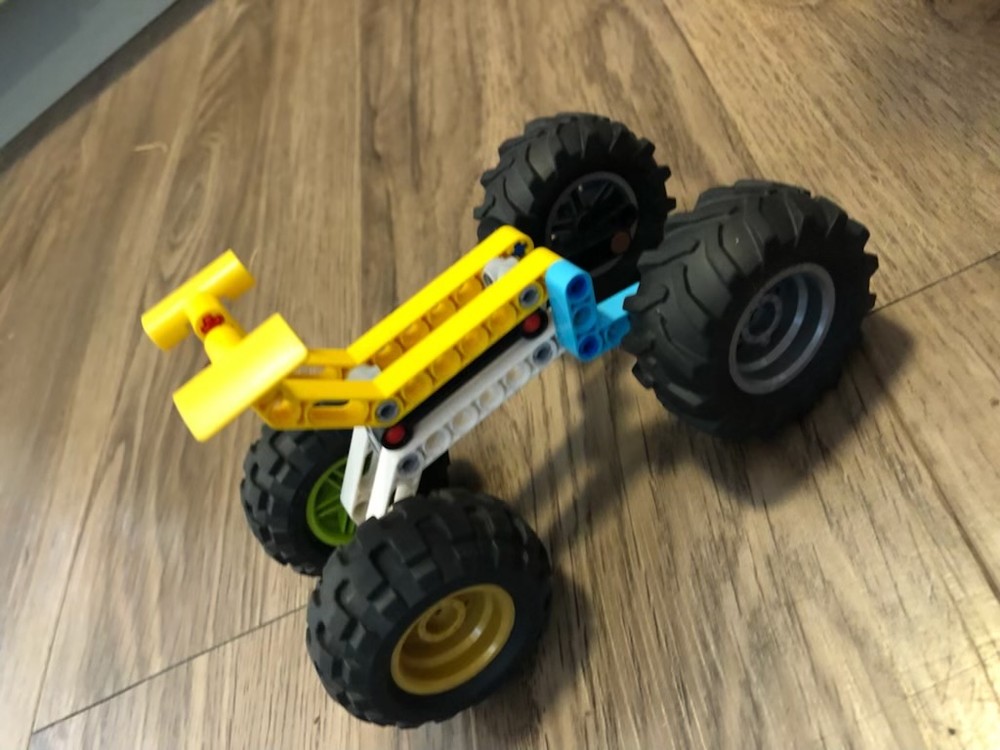 Lego switchable vehicle