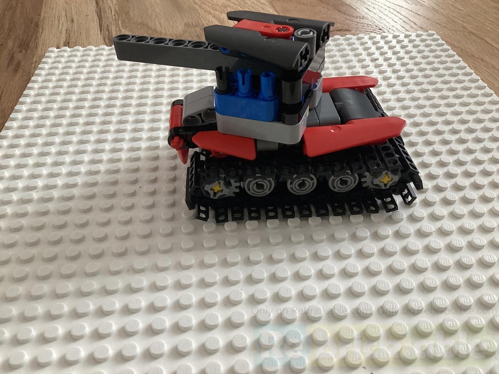 Lego 42148-1: Tank (colab with WILD_BLUEY)